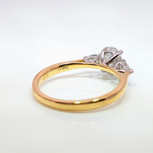 Discover our Oval Cut Lab Diamond Trilogy Ring, featuring a 0.75ct brilliant D/VS1 centre lab-grown diamond and a 0.21ct shoulder stones, set in luxurious 18ct yellow gold band. Celebrating the ‘past, present, and future’ symbolism, this piece makes an exceptional engagement ring or something to celebrate a special occasion.