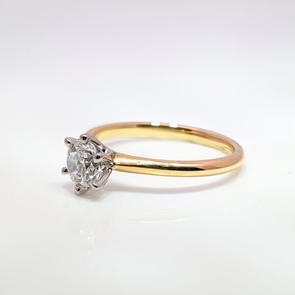 18ct Yellow Gold 0.72ct Round Brilliant Cut Diamond Six Claw Engagement Ring. E Colour. SI2 Clarity. GIA Certified 